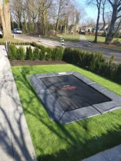 Avyna Pro-Line Flatground Trampoline - 305 X 225 Cm - Grijs -Buiten En Tuinen Winkel 1900 1425 flatground 305 225 sfeer 2