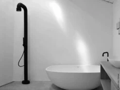 JEE-O Soho 01 Buitendouche Vorstvrij - Matzwart RVS -Buiten En Tuinen Winkel jee o soho 01 buitendouche vorstvrij matzwart rvs 1